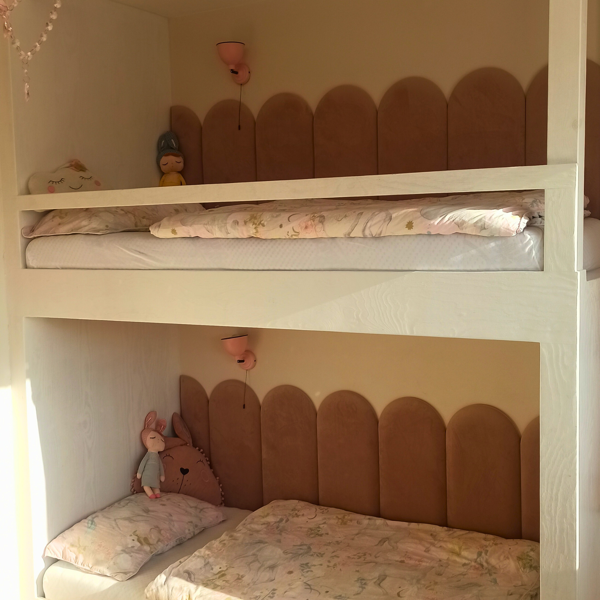 Čalúnené panely za posteľ